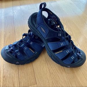 KEEN | Unisex Waterproof Sandals (M-7 or W-8.5)